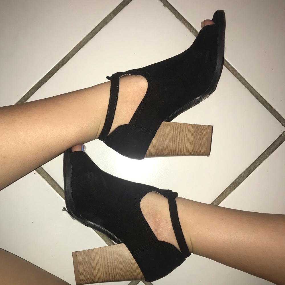 Quipid Georgia 01 Black Peep Toe Bootie